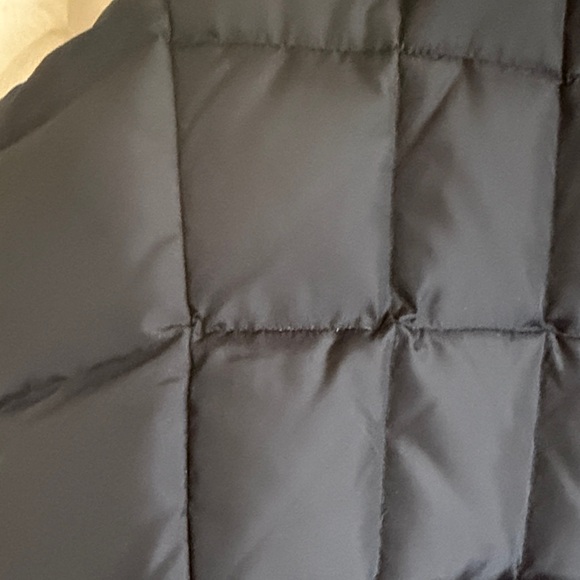 GAP Black Quilted Puffer Vest with Red Lining, Large - Picture 6 of 6